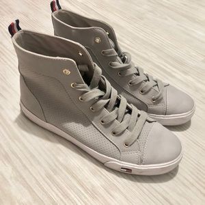 Tommy Hilfiger chic gray hightop - gold hardware